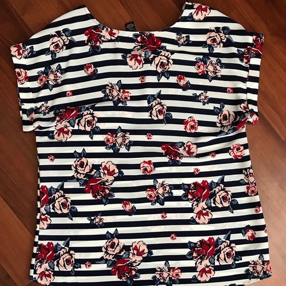 Rue21 Tops - Rue 21 Blouse / Medium